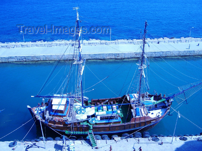 cyprusn25: Cyprus - Kyrenia / Girne: replica of an ancient vessel of the Mediyterranean (photo by Rashad Khalilov) - (c) Travel-Images.com - Stock Photography agency - Image Bank