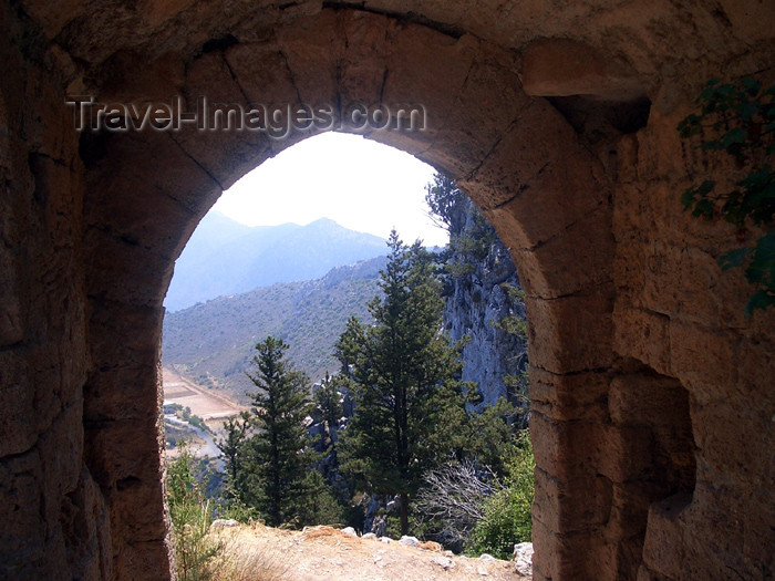 cyprusn28: Cyprus - Kyrenia region: St Hilarion castle - gate II (photo by Rashad Khalilov) - (c) Travel-Images.com - Stock Photography agency - Image Bank