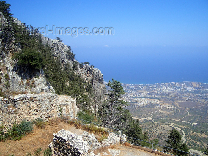 cyprusn35: Cyprus - Kyrenia region: St Hilarion castle - view of the coast (photo by Rashad Khalilov) - (c) Travel-Images.com - Stock Photography agency - Image Bank