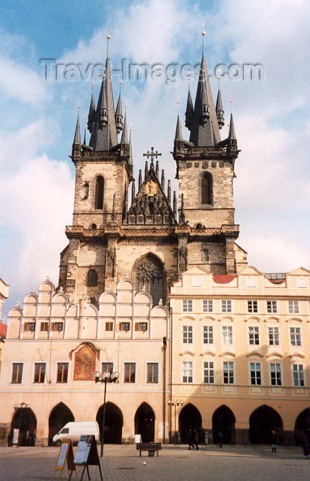 czech10: Czech Republic - Prague: arches & spires (chram Matky bozi pred Tynem - Staromestske namesti) Historic Centre of Prague - Unesco world heritage site (photo by Miguel Torres) - (c) Travel-Images.com - Stock Photography agency - Image Bank