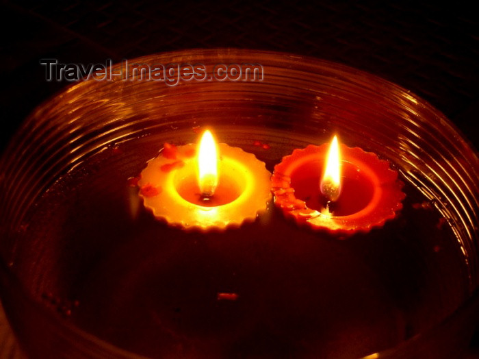 czech166: Czech Republic - candles burning - photo by J.Kaman - (c) Travel-Images.com - Stock Photography agency - Image Bank