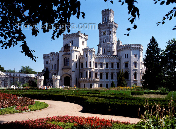 czech177: Czech Republic - Hluboka nad Vltavou (Southern Bohemia - Jihoceský - Budejovický kraj):  Schwarzenberg castle - castle and gardens - Schloss Frauenberg - Romantic Neo-Gothic chateau by architects F.Beer and F.Deworetzky - photo by J.Fekete - (c) Travel-Images.com - Stock Photography agency - Image Bank