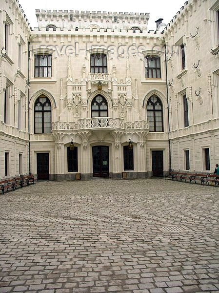 czech217: Czech Republic - Hluboka nad Vltavou  (Southern Bohemia - Jihoceský - Budejovický kraj): Schwarzenberg castle - inner court - Schloss Frauenberg - photo by J.Kaman - (c) Travel-Images.com - Stock Photography agency - Image Bank