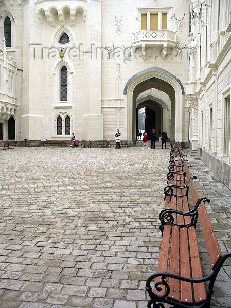 czech218: Czech Republic - Hluboka nad Vltavou  (Southern Bohemia - Jihoceský - Budejovický kraj): Schwarzenberg castle - benches - inner court - photo by J.Kaman - (c) Travel-Images.com - Stock Photography agency - Image Bank