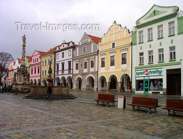 czech328: Czech Republic - Trebon  (Southern Bohemia - Jihoceský - Budejovický kraj): Masaryk's square and column - photo by J.Kaman - (c) Travel-Images.com - Stock Photography agency - Image Bank