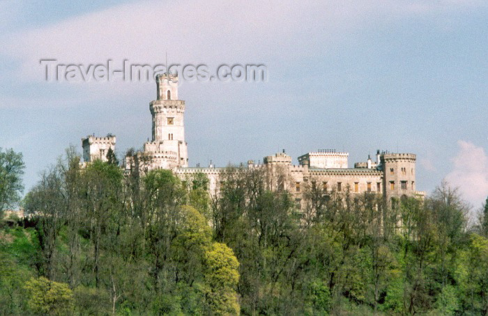 czech36: Czech Republic - Hluboka nad Vltavou (Southern Bohemia - Jihoceský - Budejovický kraj): Schwarzenberg castle - castle hill - Schloss Frauenberg - South Bohemian Region (photo by M.Torres) - (c) Travel-Images.com - Stock Photography agency - Image Bank