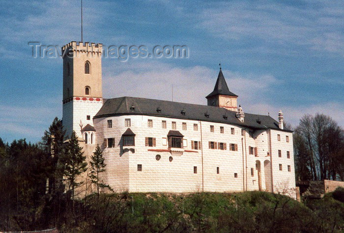 czech38: Czech Republic - Rozmberk nad Vltavou / Rosenberg am Moldau (Southern Bohemia - Jihoceský - Budejovický kraj, in ex Sudetenland): Kratochvile castle - Ceský Krumlov district, Southern Bohemia (photo by M.Torres) - (c) Travel-Images.com - Stock Photography agency - Image Bank