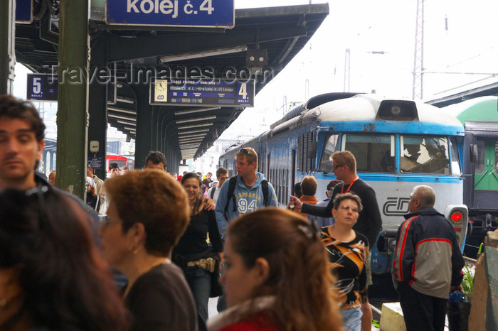 czech407: Train station. Prague. Czech Republic - photo by H.Olarte - (c) Travel-Images.com - Stock Photography agency - Image Bank