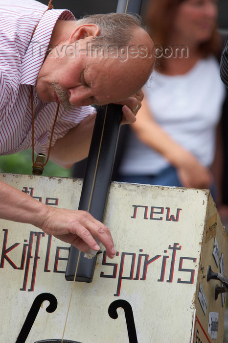 czech416: The New Kiffle Spirits, Street musicians, Prague, Czech Republic - photo by H.Olarte - (c) Travel-Images.com - Stock Photography agency - Image Bank