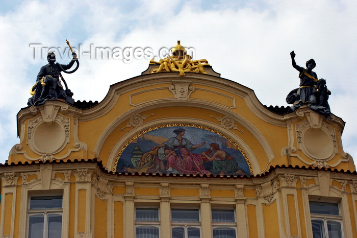 czech419: painting and statues on a facade - Prague, Czech Republic - photo by H.Olarte - (c) Travel-Images.com - Stock Photography agency - Image Bank