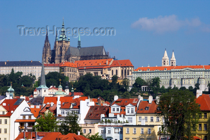 czech427: Prague Castle and St. Vitus Cathedral as seen from Charles IV Bridge. Prague, Czech Republic - photo by H.Olarte - (c) Travel-Images.com - Stock Photography agency - Image Bank