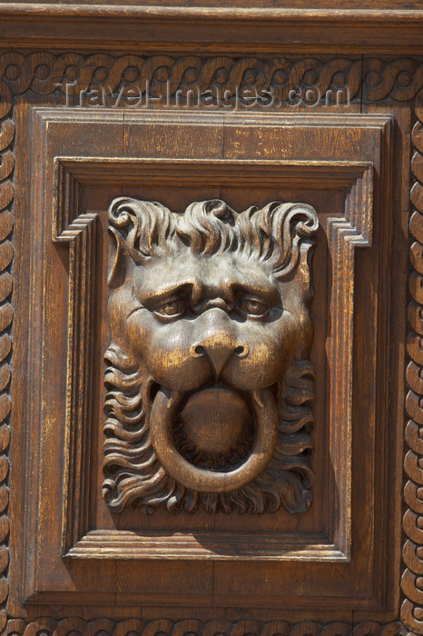 czech440: Lion head door knocker. Prague, Czech Republic - photo by H.Olarte - (c) Travel-Images.com - Stock Photography agency - Image Bank