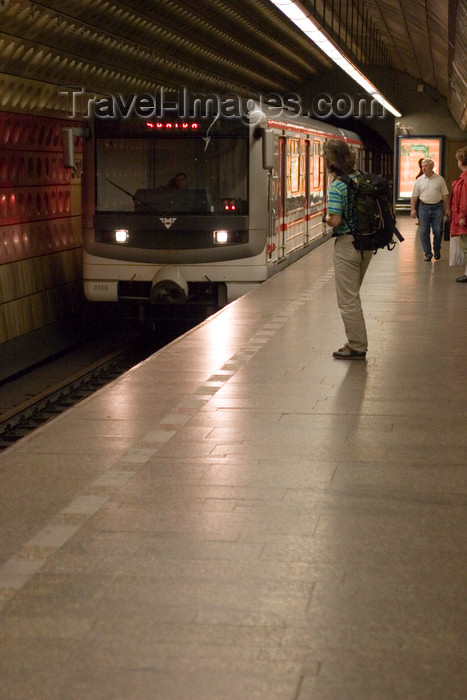 czech451: Approaching train. Prague Subway system. Czech Republic - photo by H.Olarte - (c) Travel-Images.com - Stock Photography agency - Image Bank