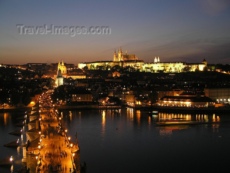 czech454: Prague, Czech Republic: Charles Bridge and Prague Castle at night - photo by J.Kaman - (c) Travel-Images.com - Stock Photography agency - Image Bank