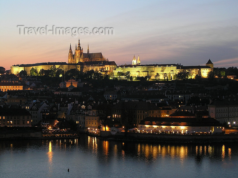 czech458: Prague, Czech Republic: Prague Castle and the Vltava at night - photo by J.Kaman - (c) Travel-Images.com - Stock Photography agency - Image Bank