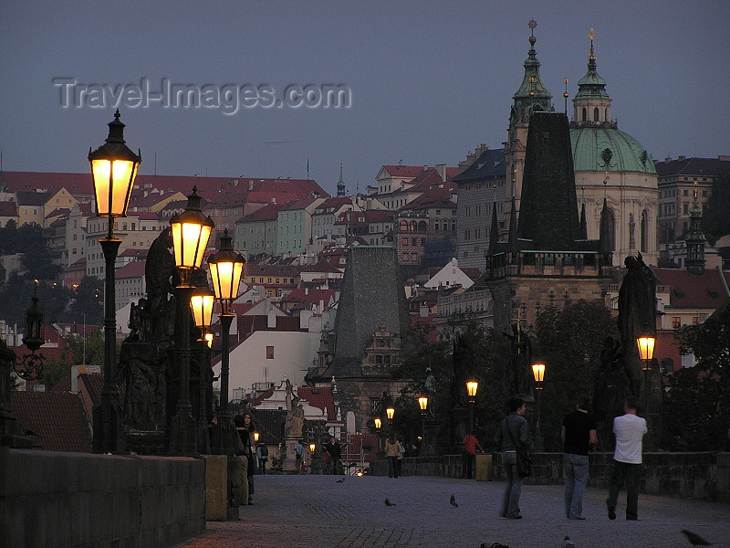 czech470: Prague, Czech Republic: Charles bridge at dawn - lamps - photo by J.Kaman - (c) Travel-Images.com - Stock Photography agency - Image Bank