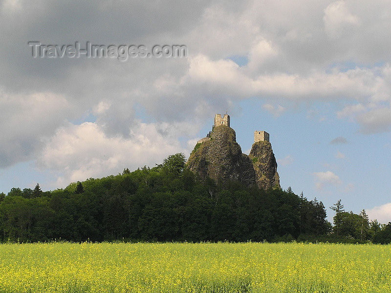 czech479: Czech Republic - Trosky Castle / Hrad Trosky: a Czech Meteora - Liberec Region - photo by J.Kaman - (c) Travel-Images.com - Stock Photography agency - Image Bank