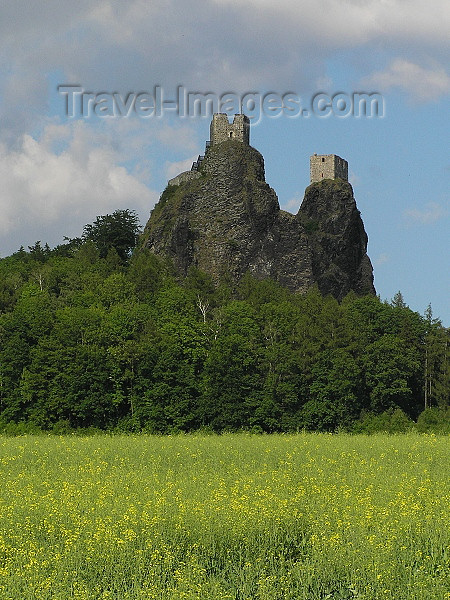 czech480: Czech Republic - Trosky Castle / Hrad Trosky: towers built on towers - Liberec Region - photo by J.Kaman - (c) Travel-Images.com - Stock Photography agency - Image Bank