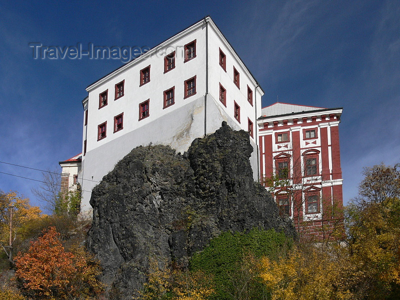 czech504: Czech Republic - Ceske Stredohori mountains: Milesov Castle - Usti nad Labem Region - photo by J.Kaman - (c) Travel-Images.com - Stock Photography agency - Image Bank