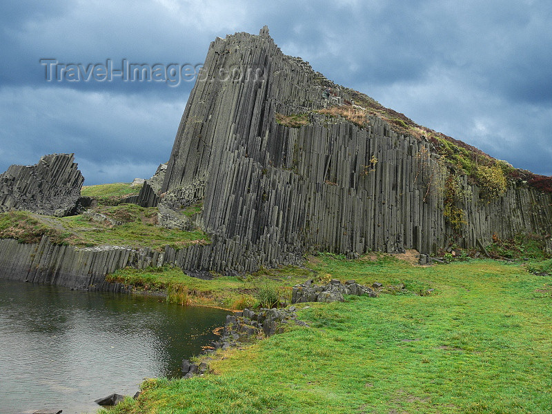 czech512: Czech Republic - Kamenicky Senov - Ceska Lipa District: pond and Basalt columns at the Panska skala rock - Liberec region - photo by J.Kaman - (c) Travel-Images.com - Stock Photography agency - Image Bank