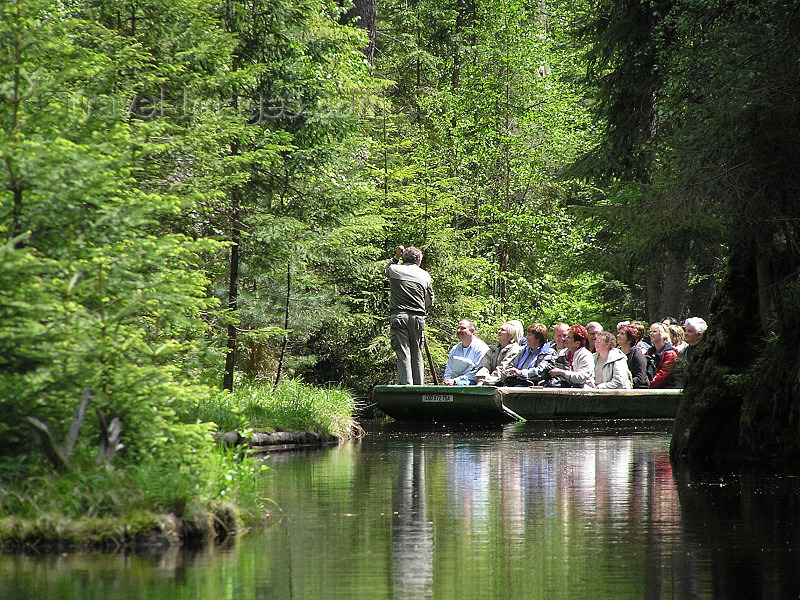 czech523: Czech Republic - Adrspassko-Teplicke skaly / Adrspach-Teplice Rocks: tourists on the river - national nature reserve - Hradec Kralove Region - photo by J.Kaman - (c) Travel-Images.com - Stock Photography agency - Image Bank