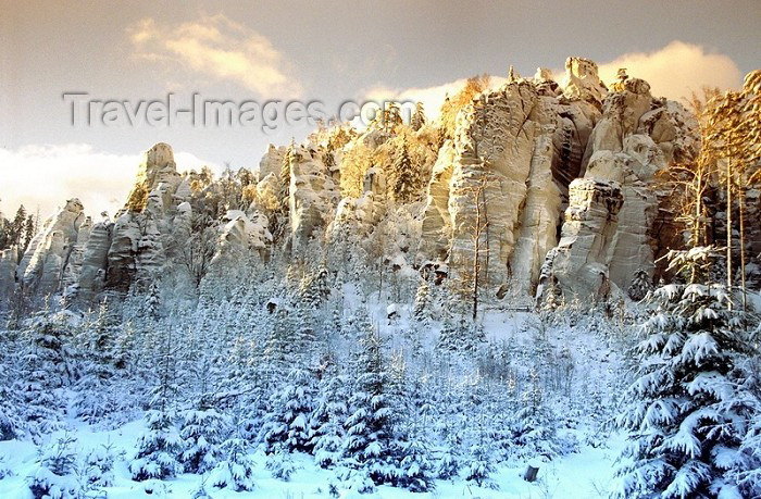 czech70: Czech Republic - Adršpach-Teplice Rocks / Adršpašskoteplické skály (Eastern Bohemia - Východoceský - Hradec Kralove kraj): sandstone cliffs - Hradec Králové Region - photo by J.Kaman - (c) Travel-Images.com - Stock Photography agency - Image Bank