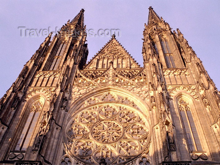 czech95: Czech Republic - Prague / Praha : St. Vitus Cathedral - façade (photo by M.Bergsma) - (c) Travel-Images.com - Stock Photography agency - Image Bank