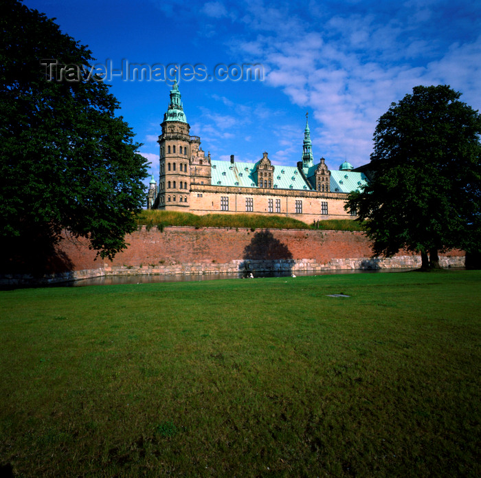 denmark24: Helsingør, Zealand, Denmark: Kronborg Castle - once used to tax ships on the Øresund - photo by J.Fekete - (c) Travel-Images.com - Stock Photography agency - Image Bank