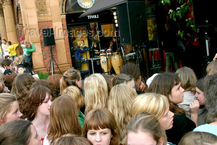 denmark45: Denmark - Copenhagen: crowd at Tivoli near the Hard Rock Cafe - photo by C.Blam - (c) Travel-Images.com - Stock Photography agency - Image Bank