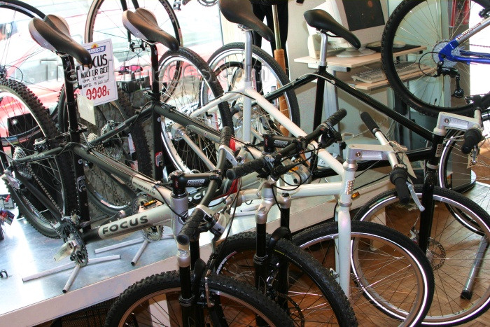 denmark50: Denmark - Copenhagen: bike shop - photo by C.Blam - (c) Travel-Images.com - Stock Photography agency - Image Bank