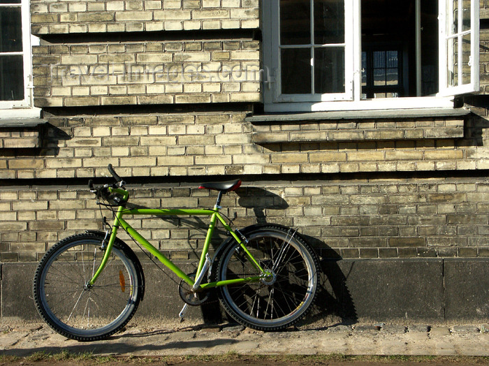 denmark52: Denmark - Copenhagen / København / CPH: Bicycle and brick wall - photo by G.Friedman - (c) Travel-Images.com - Stock Photography agency - Image Bank