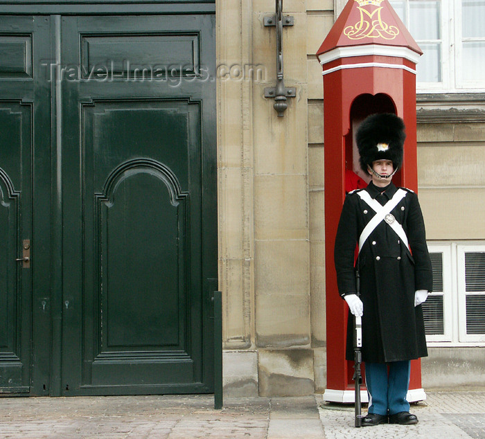 denmark67: Denmark - Copenhagen / København / CPH: guard at the Slot - photo by G.Friedman - (c) Travel-Images.com - Stock Photography agency - Image Bank