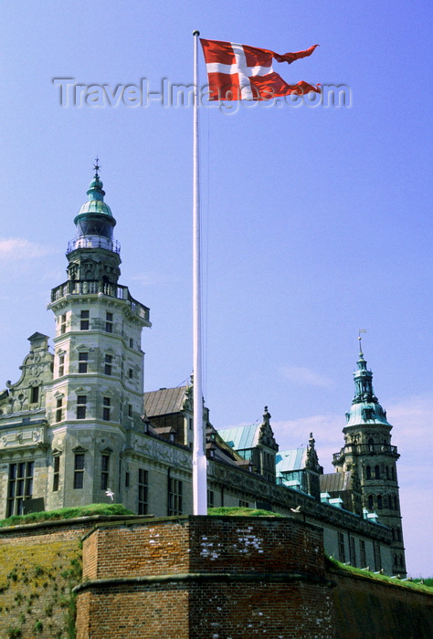 denmark72: Helsingør, Zealand island, Denmark: Kronborg Castle - mast with the Danish flag ending in a swallow-tail, the 'Splitflag' - photo by K.Gapys - (c) Travel-Images.com - Stock Photography agency - Image Bank