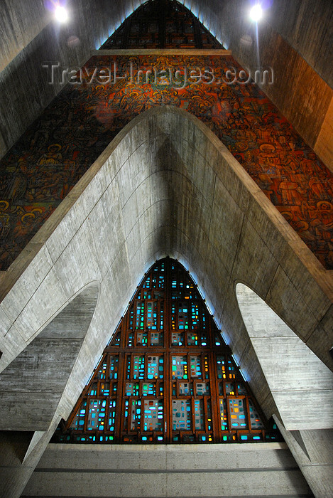 dominican111: Higüey, Dominican Republic: interor of the concrete structure - Basilica of Our Lady - Basilica de Nuestra Señora de la Altagracia - photo by M.Torres - (c) Travel-Images.com - Stock Photography agency - Image Bank