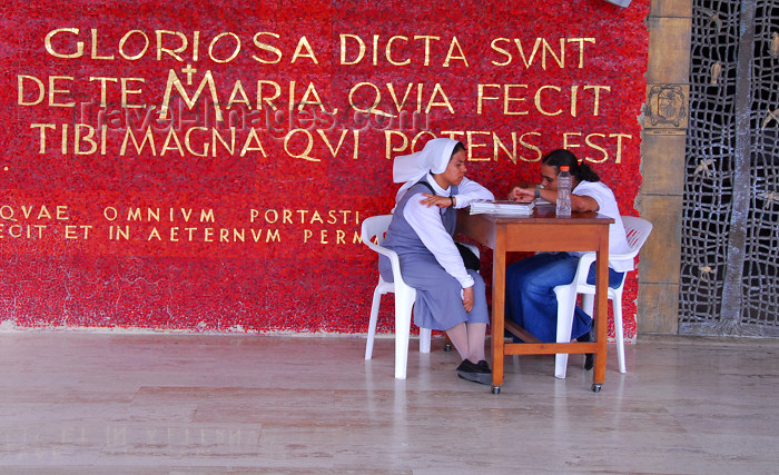 dominican120: Higüey, Dominican Republic: reception committee - Basilica of Our Lady - Basilica de Nuestra Señora de la Altagracia - photo by M.Torres - (c) Travel-Images.com - Stock Photography agency - Image Bank