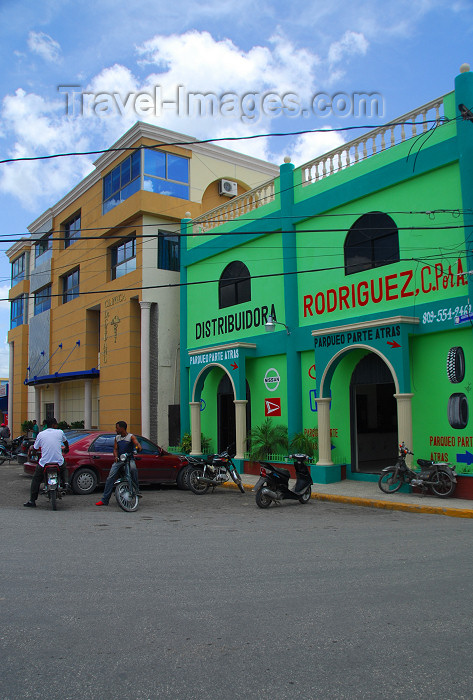 dominican129: Higüey, Dominican Republic: colourful façades on the main square - photo by M.Torres - (c) Travel-Images.com - Stock Photography agency - Image Bank