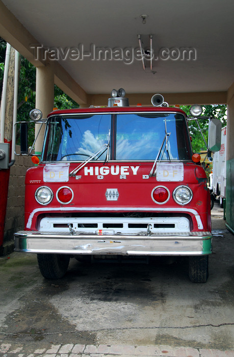 dominican133: Higüey, Dominican Republic: old Ford fire engine - fire department - bomberos - photo by M.Torres - (c) Travel-Images.com - Stock Photography agency - Image Bank