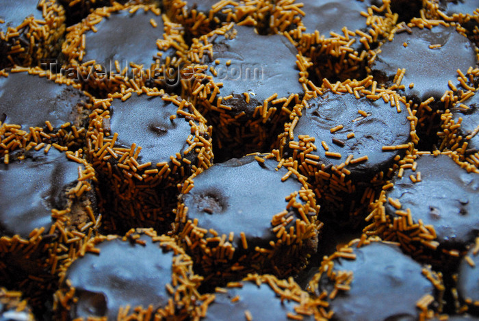 dominican139: Punta Cana, Dominican Republic: chocolate cakes at one of the All-inclusive hotels - Arena Gorda Beach - photo by M.Torres - (c) Travel-Images.com - Stock Photography agency - Image Bank