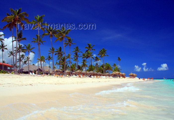 dominican158: Punta Cana, Dominican Republic: Arena Gorda Beach - area controlled by an all inclusive hotel - photo by M.Torres - (c) Travel-Images.com - Stock Photography agency - Image Bank