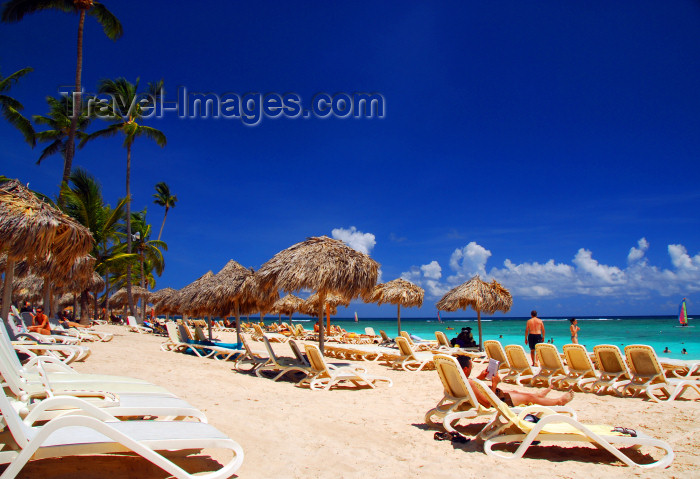 dominican160: Punta Cana, Dominican Republic: Arena Gorda Beach - dense occupation - area controlled by an all inclusive hotel - photo by M.Torres - (c) Travel-Images.com - Stock Photography agency - Image Bank