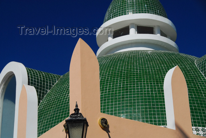 dominican163: Punta Cana, Dominican Republic: mosque like green dome - Riu Bambu hotel - Arena Gorda Beach - photo by M.Torres - (c) Travel-Images.com - Stock Photography agency - Image Bank