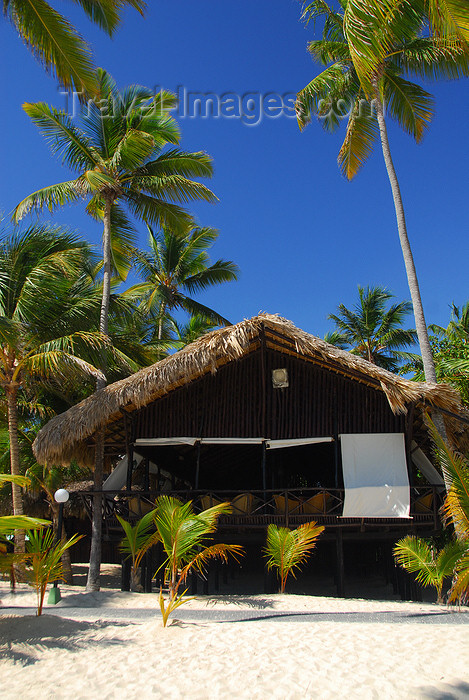 dominican168: Punta Cana, Dominican Republic: waterfront restaurant at Riu Macao hotel - Arena Gorda Beach - photo by M.Torres - (c) Travel-Images.com - Stock Photography agency - Image Bank