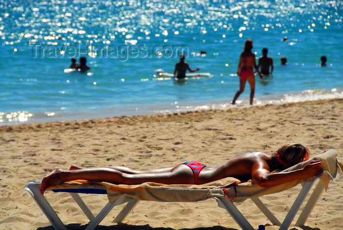 dominican170: Punta Cana, Dominican Republic: dolce fare niente - woman on a lounge chair - Arena Gorda Beach - photo by M.Torres - (c) Travel-Images.com - Stock Photography agency - Image Bank