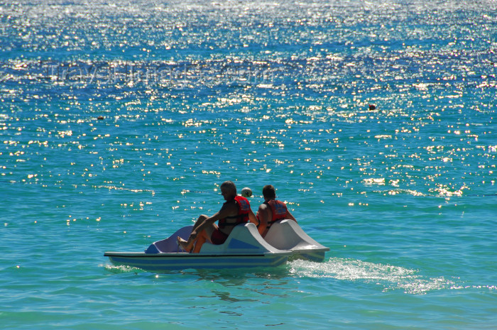 dominican171: Punta Cana, Dominican Republic: pedalo - Arena Gorda Beach - photo by M.Torres - (c) Travel-Images.com - Stock Photography agency - Image Bank