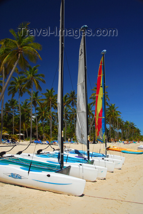 dominican180: Punta Cana, Dominican Republic: catamarans on the sand - Arena Gorda Beach - photo by M.Torres - (c) Travel-Images.com - Stock Photography agency - Image Bank