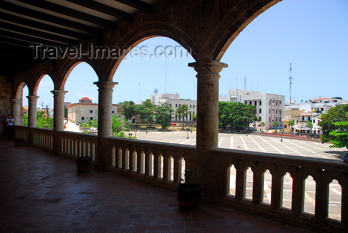 dominican19: Santo Domingo, Dominican Republic: Alcazar de Colon - Plaza de España seen from the Western gallery - Ciudad Colonial - Unesco World Heritage - photo by M.Torres - (c) Travel-Images.com - Stock Photography agency - Image Bank