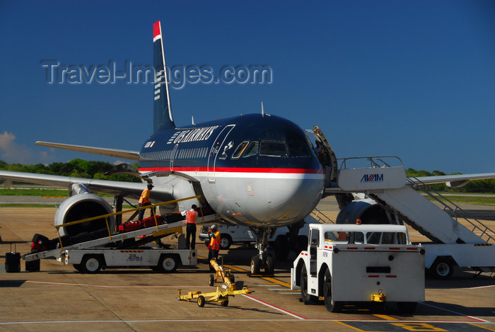 dominican193: Punta Cana, Dominican Republic: US Airways Airbus A319-100 and Ground Support Equipment - belt Loader, airstairs, tow tractor, aircraft towbar - Punta Cana International Airport - PUJ / MDPC - photo by M.Torres - (c) Travel-Images.com - Stock Photography agency - Image Bank