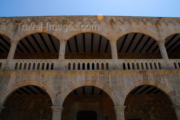 dominican2: Santo Domingo, Dominican Republic: Alcazar de Colon - mudejar arches - balcony - Ciudad Colonial - Unesco World Heritage - photo by M.Torres - (c) Travel-Images.com - Stock Photography agency - Image Bank