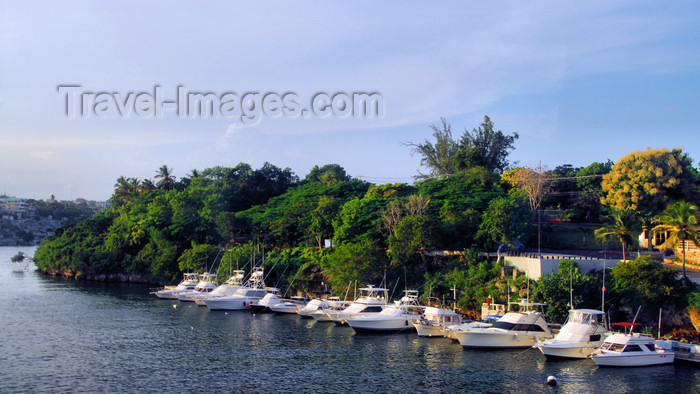 dominican238: La Romana, Dominican Republic: small yachts - photo by M.Torres - (c) Travel-Images.com - Stock Photography agency - Image Bank