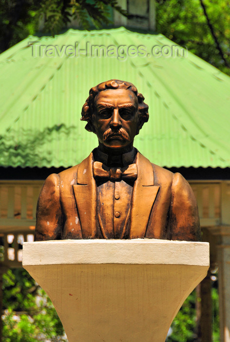 dominican244: Dajabón, Dominican Republic: bust of Juan Pablo Duarte, architect of the independence from Haiti - Parque Duarte - photo by M.Torres - (c) Travel-Images.com - Stock Photography agency - Image Bank